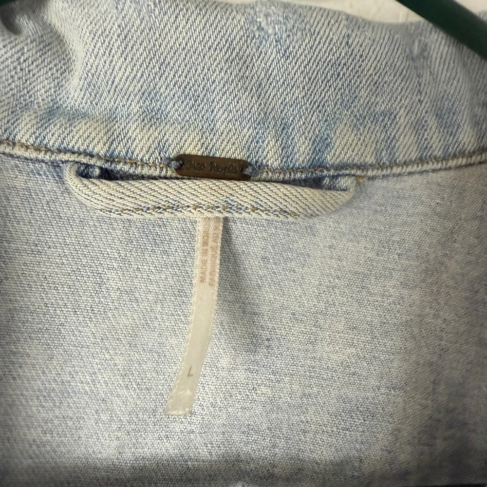 Free People Distressed Light Wash Denim Jacket Women's L‎ Boho Festival Western - Picture 8 of 10